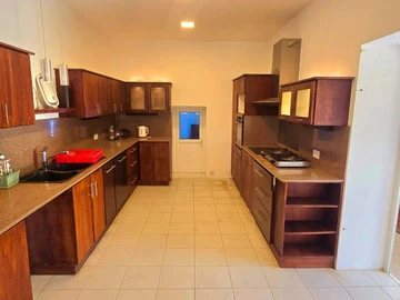 4 Bedroom Villa