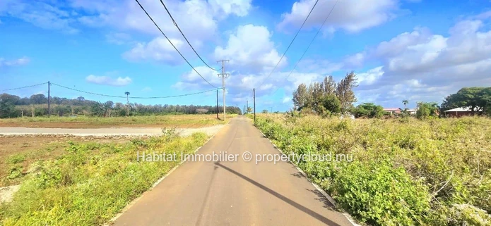 Residential plots in Cottage, with an area ranging from 83.35 toises (7.5 perches) to 97.36 toises (8.76 perches)