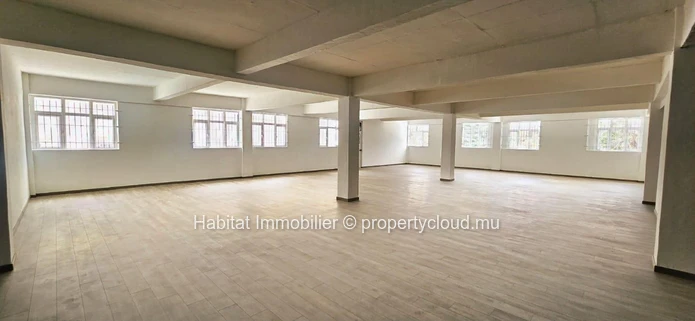 A louer : Bureau spacieux non-meublé de 929 m² à Port-Louis