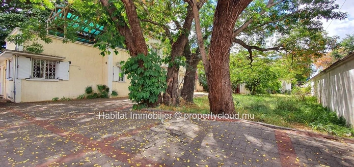 A VENDRE - Charmante maison familiale non meublée pieds dans l'eau de 400 m2 sur un terrain à bail de 1 arpent 16 pro...