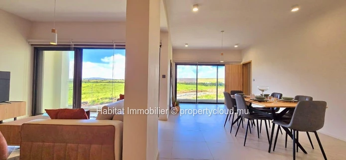 Cet appartement meublé et équipé de 143 m², avec ascenseur, est situé à Moka