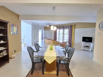 7 Bedroom Villa