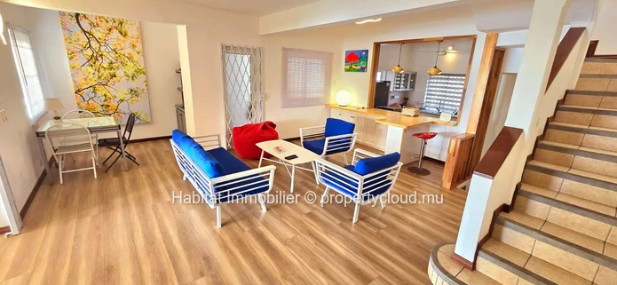 To rent : Charming beachfront duplex of 138 m² in Roches Noires 