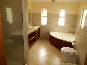 5 Bedroom Villa