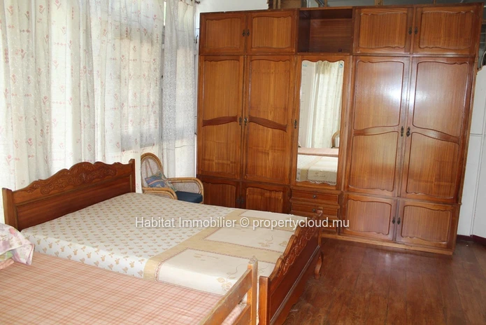 FOR SALE - Spacious wooden colonial house of 325 m2 in Vacoas. 
