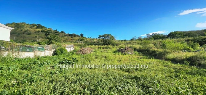 Large residential land of 263 toises in Coromandel 