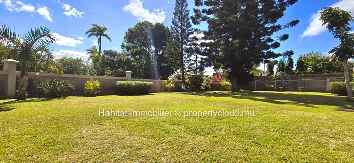 This luxurious contemporary furnished and equipped apartment of 151 m2 is located in a quiet and highly residential a...