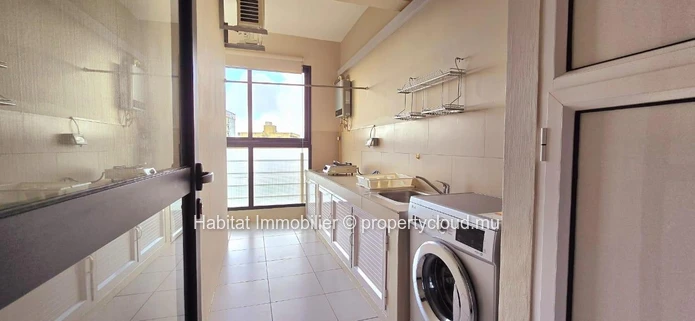 Bel appartement meublé et équippé de 135 m² situé à Vandermeersch, Rose-Hill