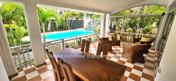 Charming furnished and equipped villa of 250 m² on a plot of 116 toises, located in Péreybère