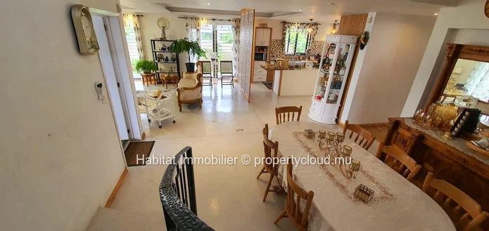 TO RENT - Furnished and equipped family home of 343 m2 on a land of 133 toises located in the famous morcellement of ...