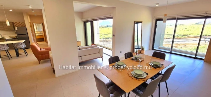 Cet appartement meublé et équipé de 143 m², avec ascenseur, est situé à Moka