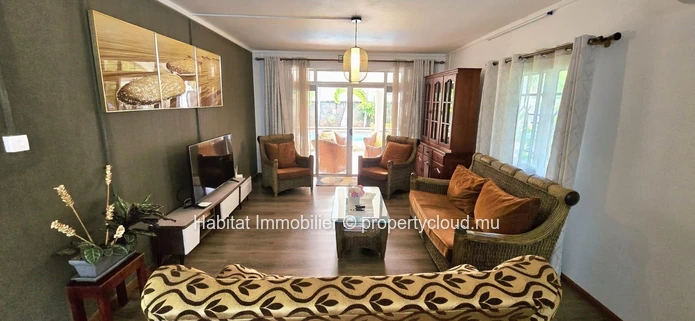 Charming furnished and equipped villa of 250 m² on a plot of 116 toises, located in Péreybère