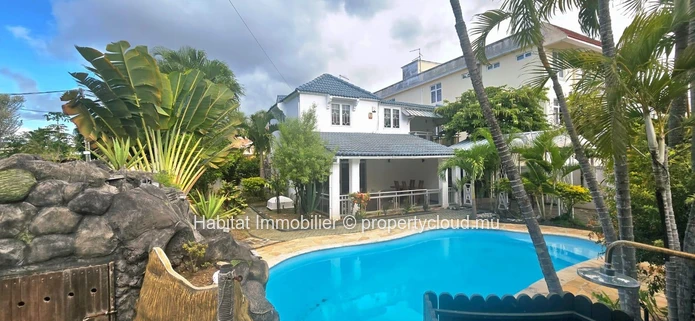 Charming furnished and equipped villa of 250 m² on a plot of 116 toises, located in Péreybère