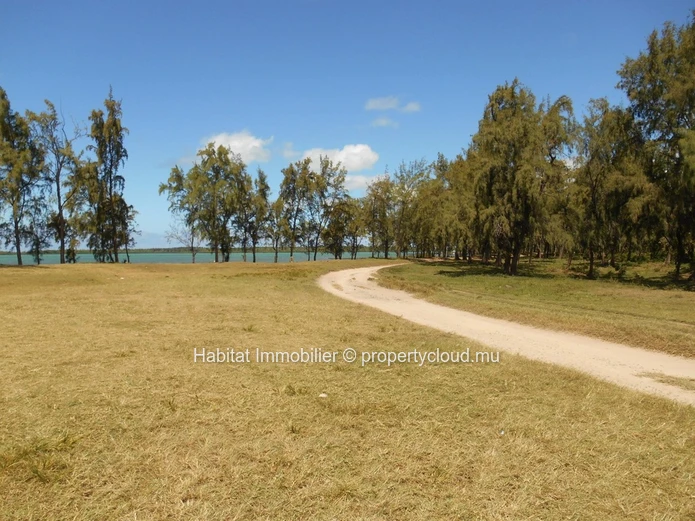 FOR SALE - Nice residential plot of land of 1298 toises in Grand Gaube