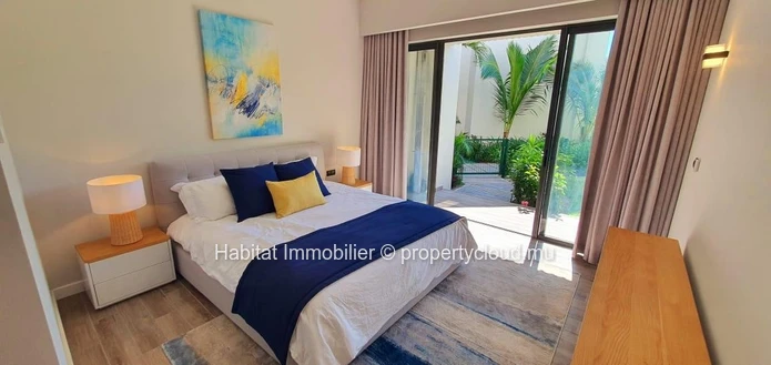 TO RENT - Beautiful beachfront apartment of 133 m2 furnished and equipped on the ground floor located in Belle Mare