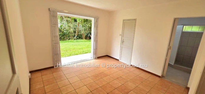 FOR SALE - Beautiful unfurnished house of 371 m2 on a plot of land of 286 toises  in Floreal